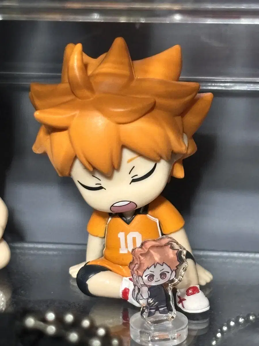 haikyuu hinata shrug shoulders