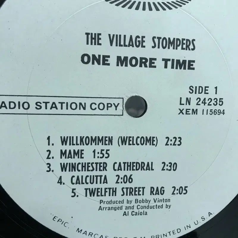 THE VILLAGE STOMPERS  LP / AA2051