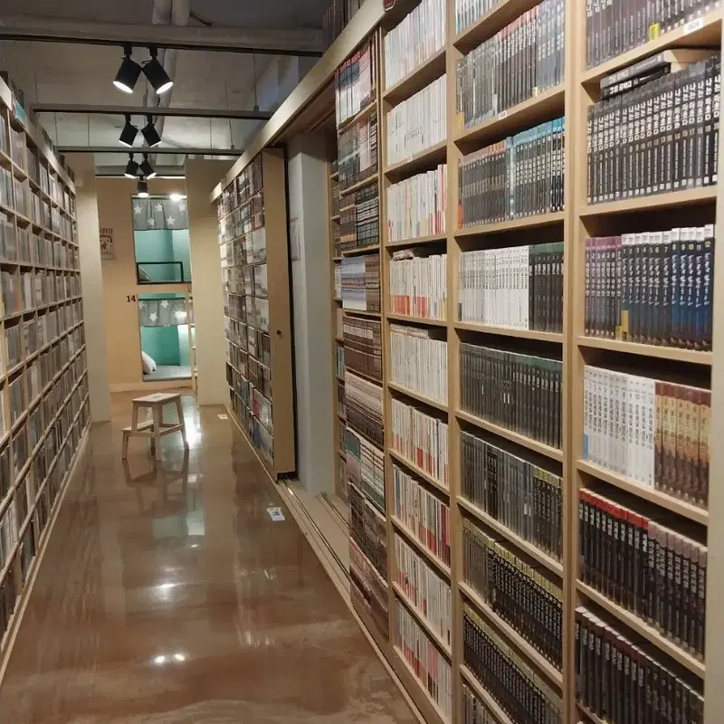 만화카페 폐업 만화책 300원부터 코믹스 순정만화 판타지 로맨스