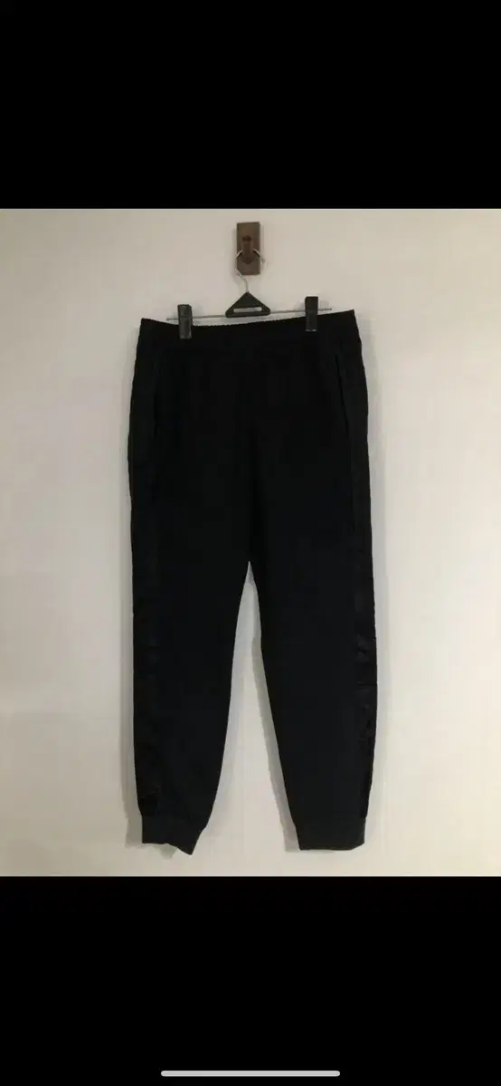 (28)adidas FutureIkon Woven Jogger Pants