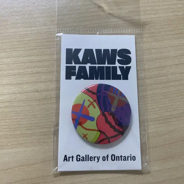 Kaws 카스 ago 아트 갤러리 온타리오 전시 뱃지