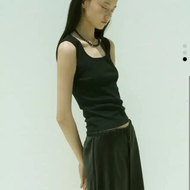 Havec 하베크 90s Square-neck sleeveless top