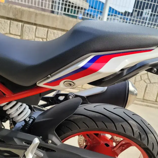 22년식 BMW G310R 화이트 판매