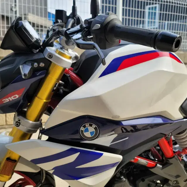 22년식 BMW G310R 화이트 판매