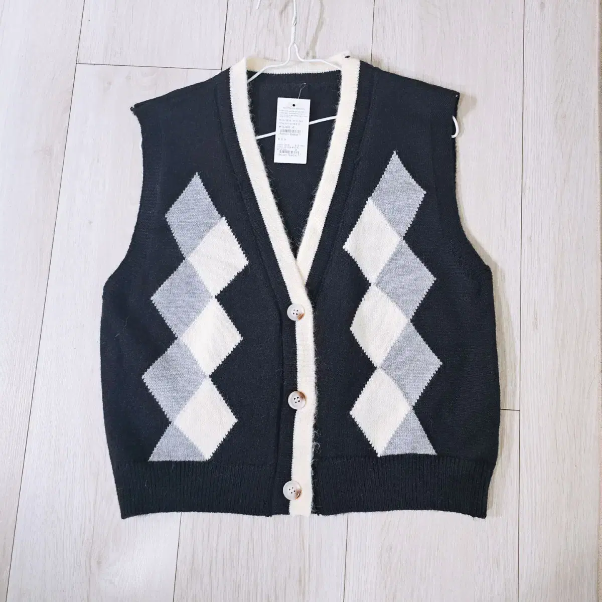 Vest (black) with a choice of a new item