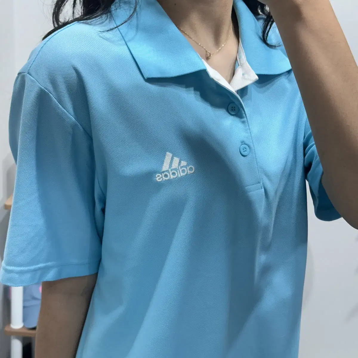 아디다스 adidas 스포티 버튼 카라티셔츠