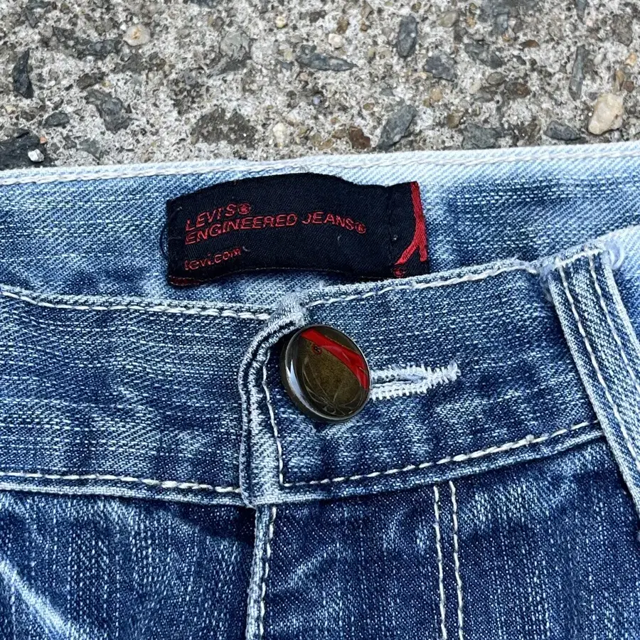 리바이스 엔지니어드진스 블리치드 버뮤다팬츠 Levis