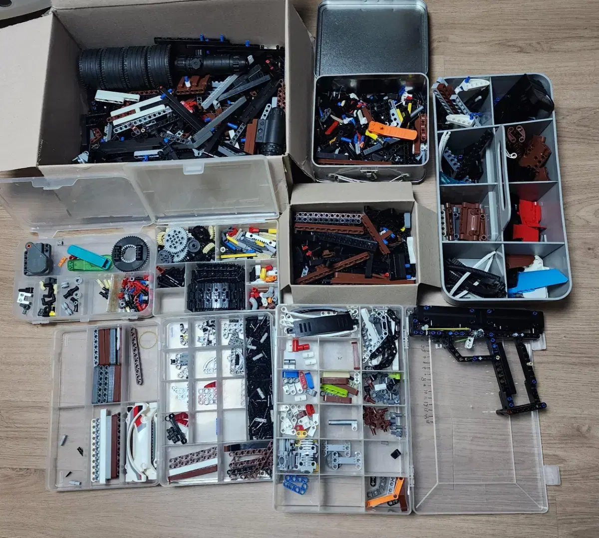 Lego Technic parts sold in bulk (about $300,000 worth)