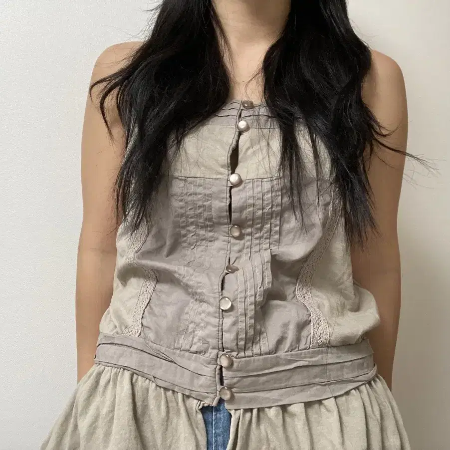 vintage pleated button sleeveless shirt