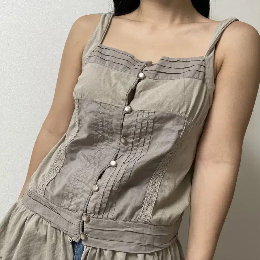 vintage pleated button sleeveless shirt