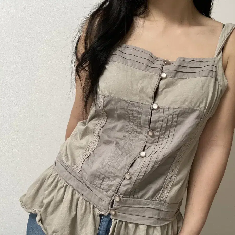 vintage pleated button sleeveless shirt