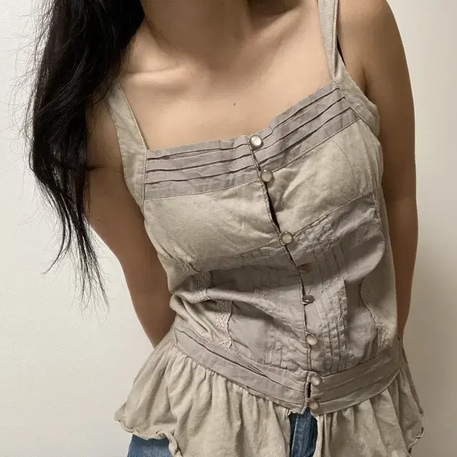 vintage pleated button sleeveless shirt