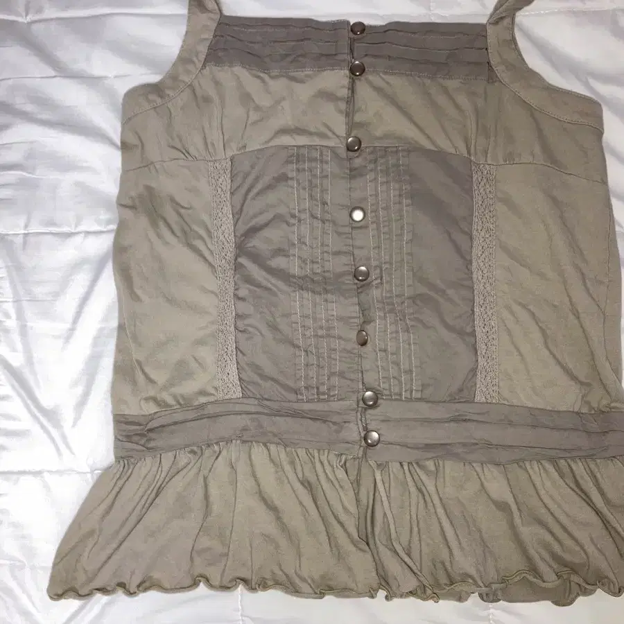 vintage pleated button sleeveless shirt