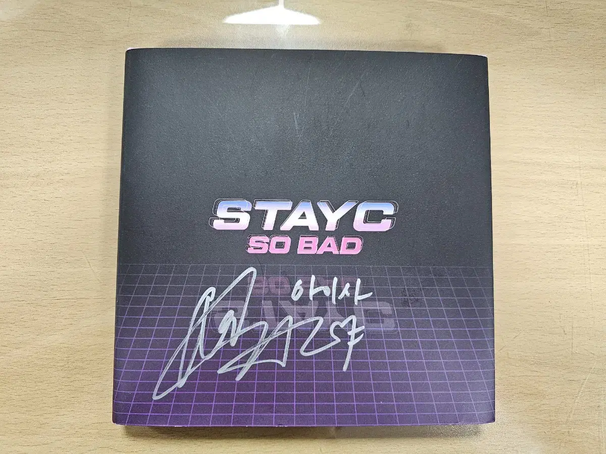 Stayc isa autographed album