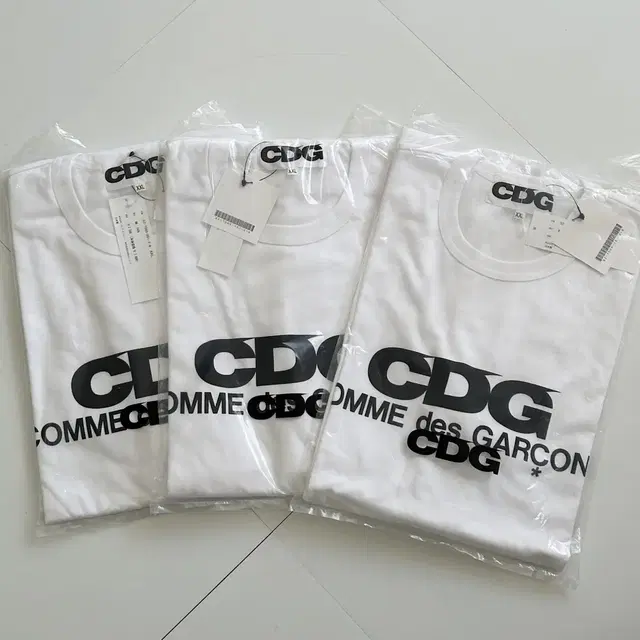 꼼데가르송 반팔 CDG로고(2XL)새상품