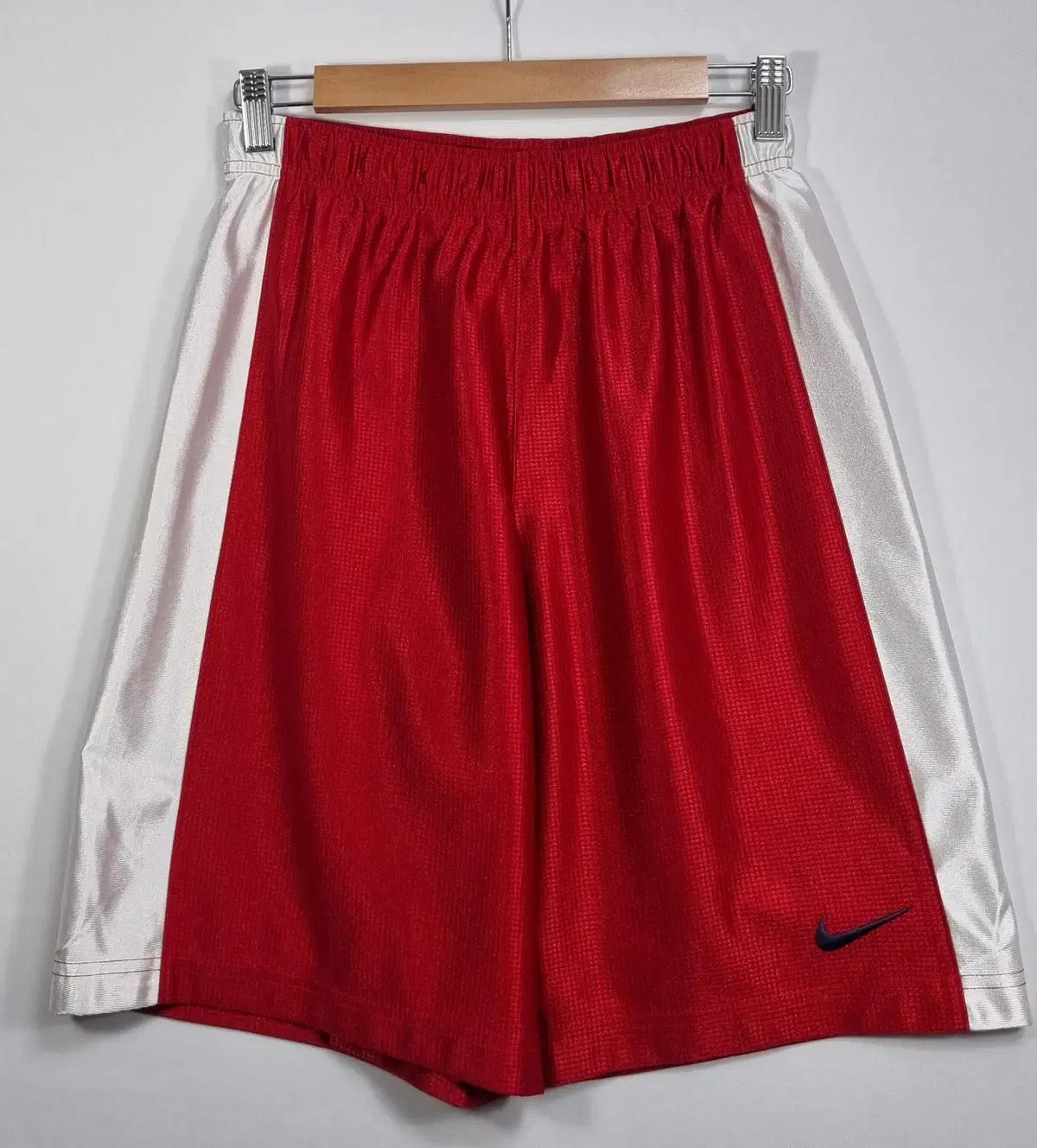 M (95) Nike Red Performance Vahn