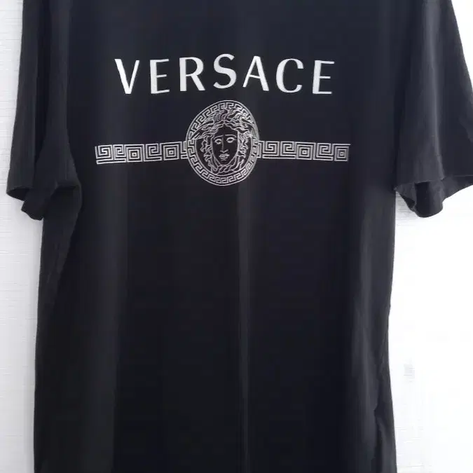 VERSACE 베르사체 새상품급 반팔티 (100)