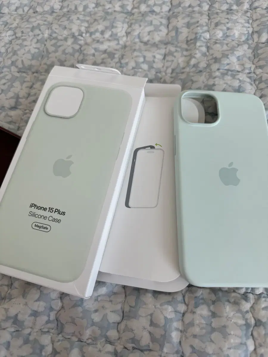 Original iPhone 15 plus Case (Simply Unsealed) Soft Mint