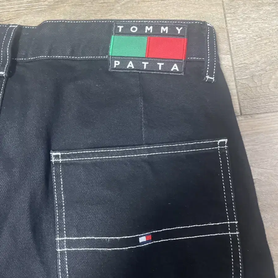 파타 patta x 타미 힐피거 tommy jeans 스티치 블랙진 30