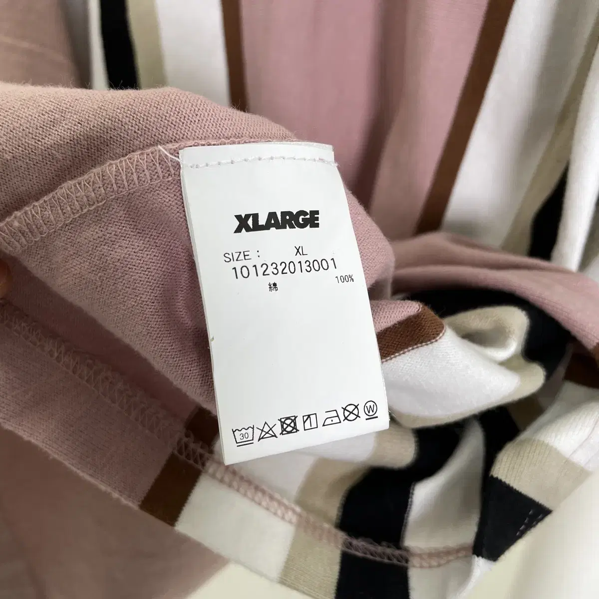 X-LARGE 엑스라지 핑크 멀티컬러 스트라이프 폴로 숏슬리브 티셔츠