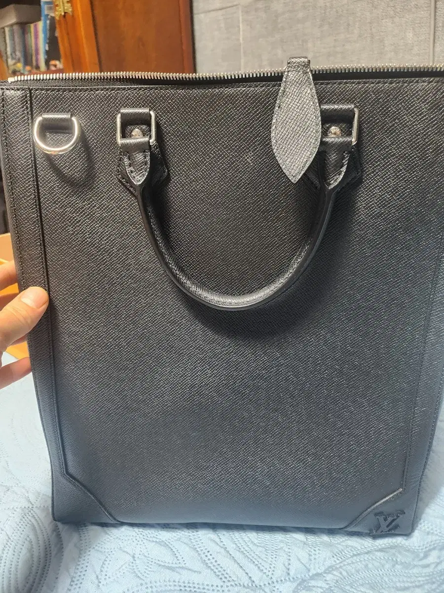 Genuine Louis Vuitton Tie Vertical Tote Bag