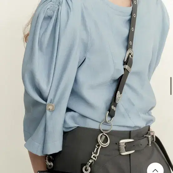 앤더슨벨 SALLY DETACHABLE RUCHED SHOULDER BL