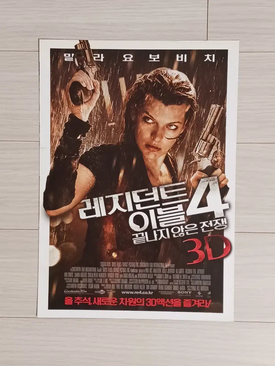 밀라요보비치 레지던트이블4:끝나지않은전쟁3D(2010년)전단지 (2단)