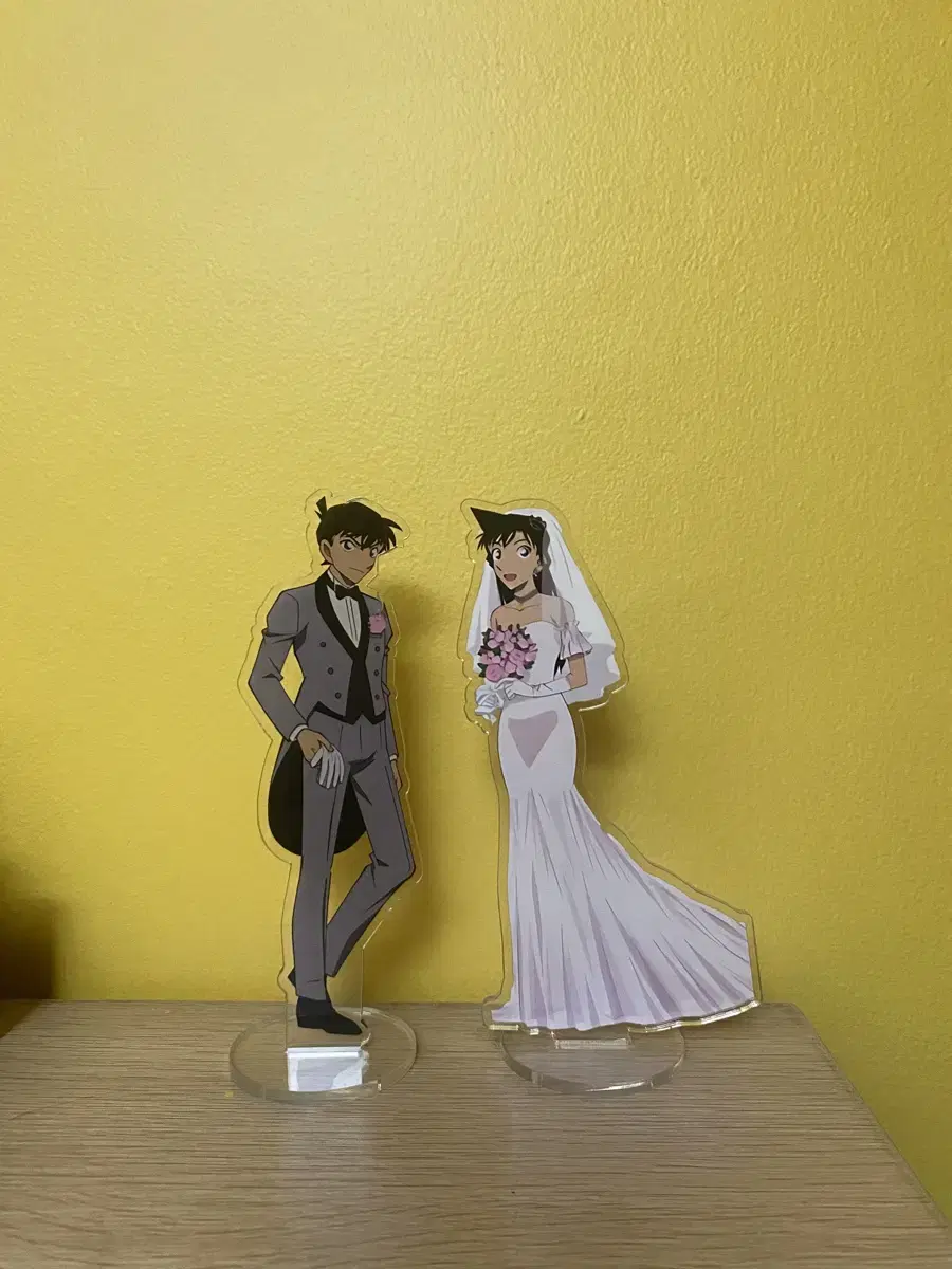 Conan Shinichi Miran stands at acrylic 