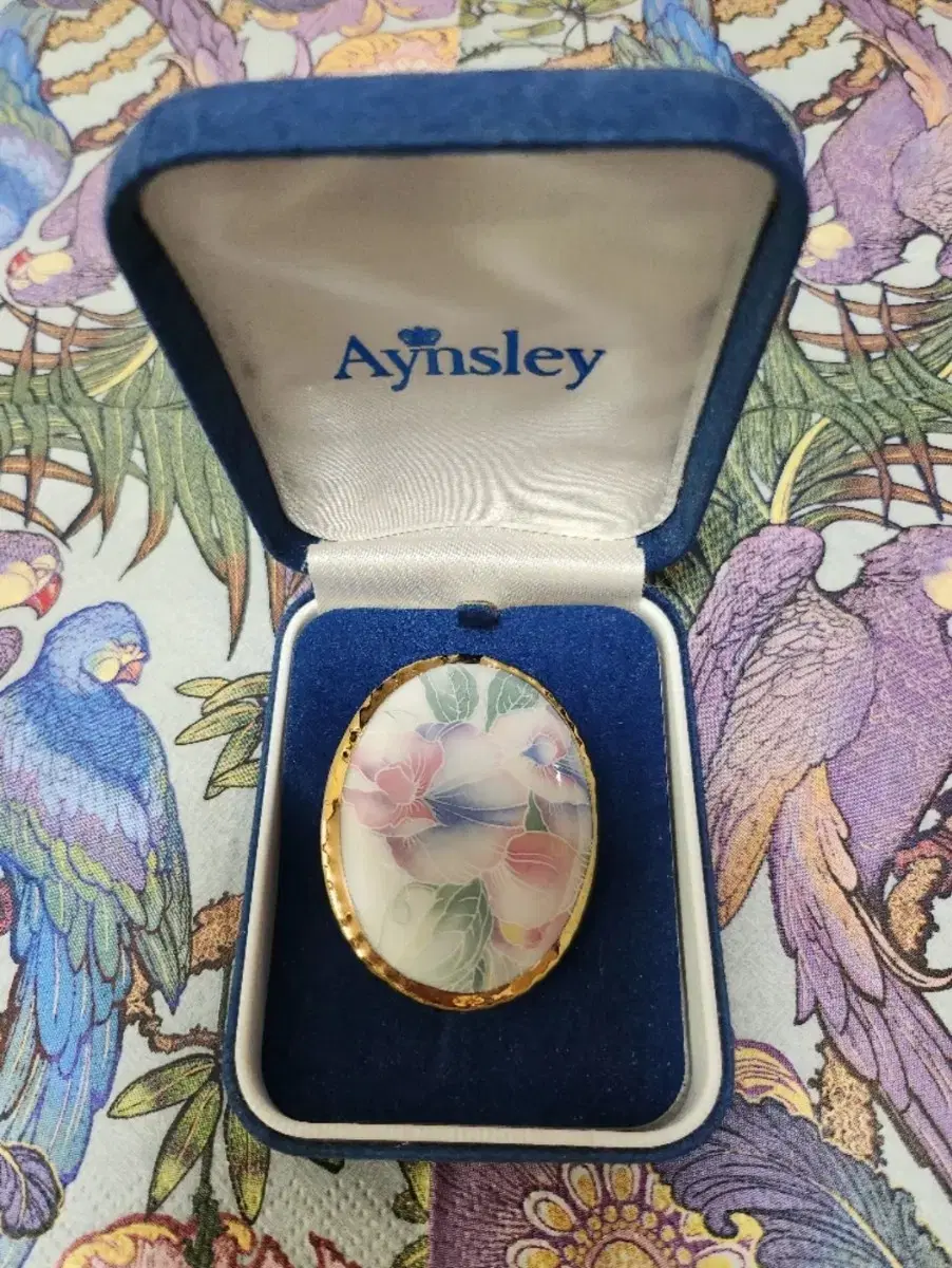 Ansley Littlesweetheart Porcelain Brooch