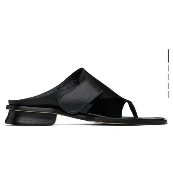 Maryam nassir zadeh sandal