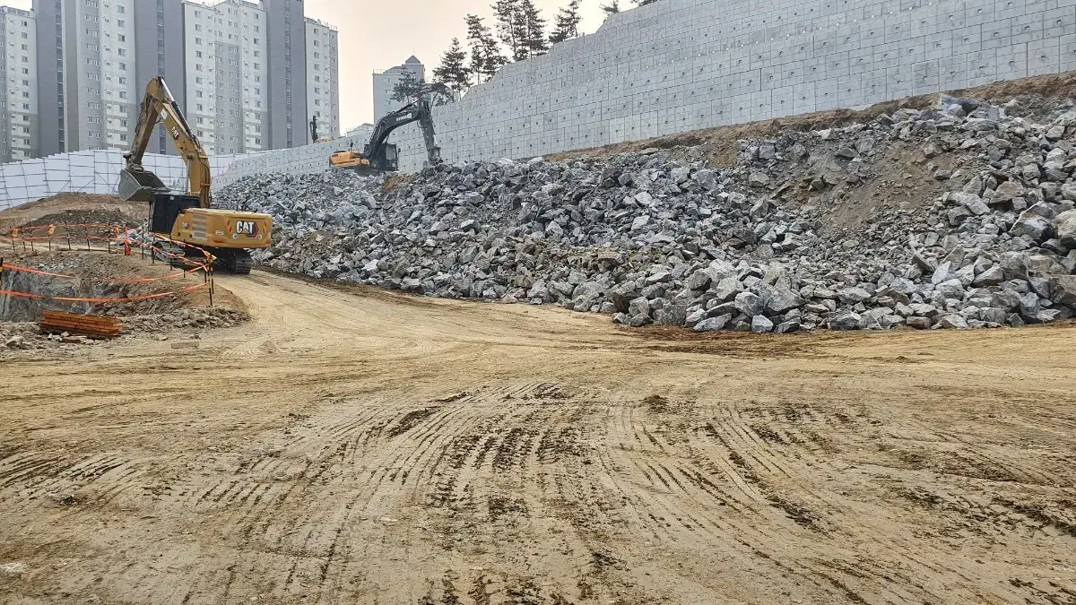 흙 마사토 골재 조경석 발파석 축대용돌 쇄석골재 순환골재