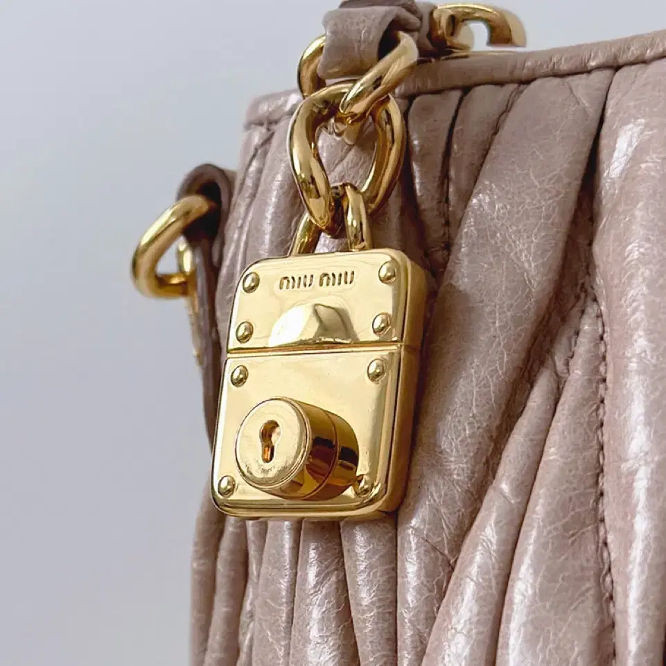 MIU MIU - Matelasse Shoulder Bag