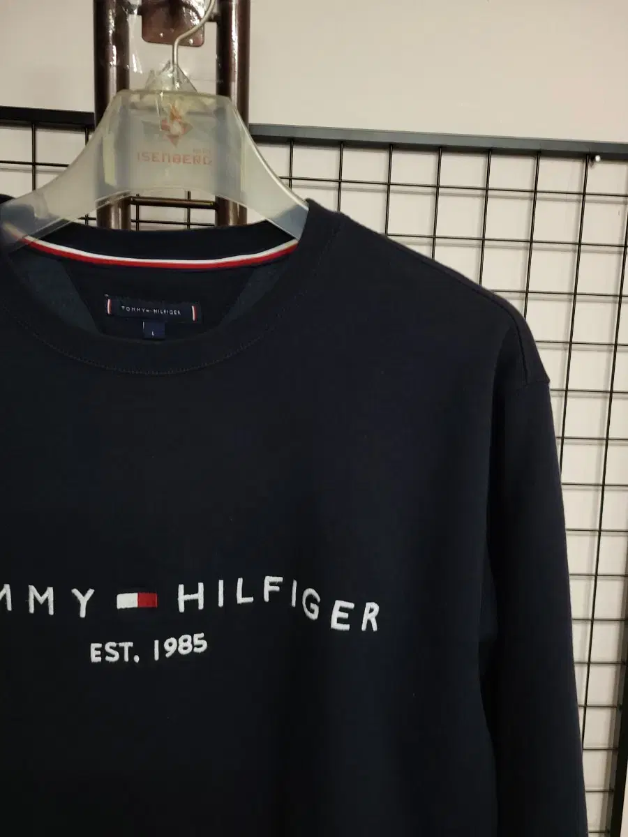 Tommy Hilfiger Man to Man Dark Navy 100