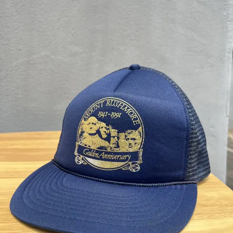 Winner vintage trucker cap