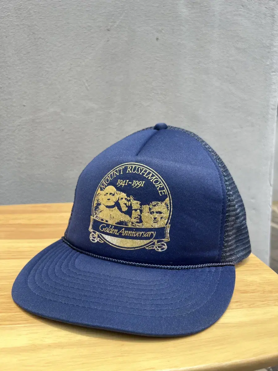 Winner vintage trucker cap