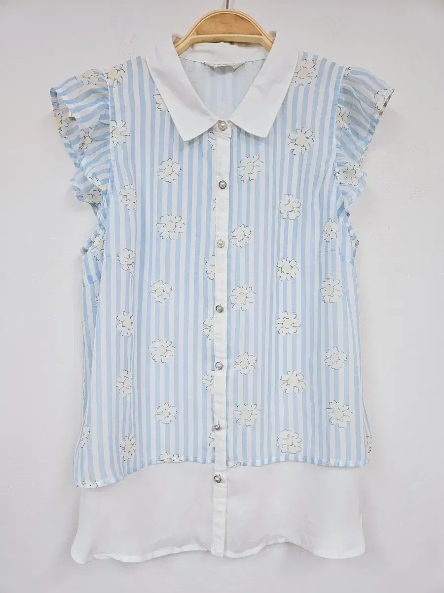 [25% off] 56section67 ) Blue Striped Blouse M