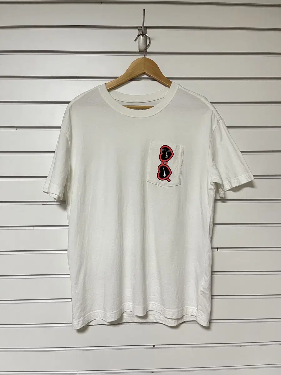 L Nike Short Sleeve T-Shirt