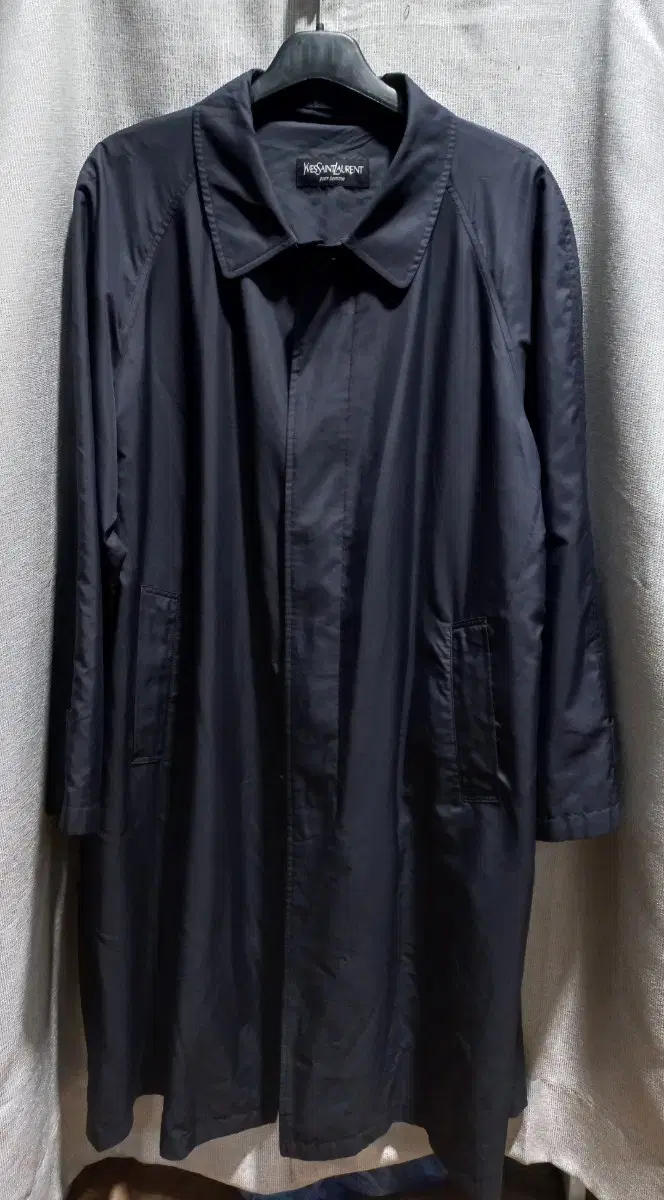 Yves Saint Laurent Trench coat for Men 110