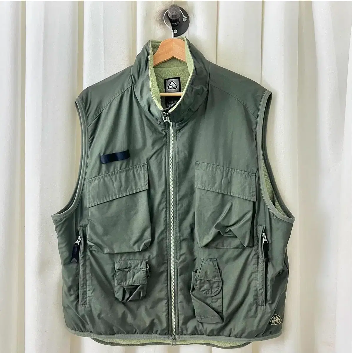 Nike ACG Khaki Multipocket Two-Way Vest