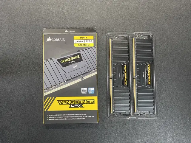 CORSAIR VENGEANCE LPX DDR4 3200 16G*2