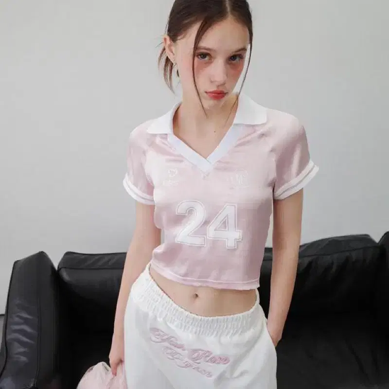 [새상품] 드라이로즈 카라티 핑크 SATIN COLLAR TOP