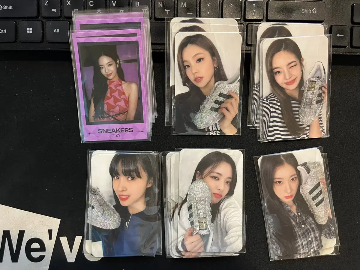 Itzy sneakers soundwave ld photocard