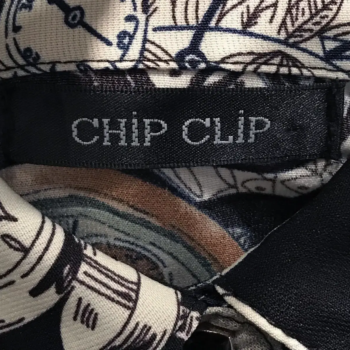 [VA] CHIP CLIP 블랙 실크 클락 패턴 카라넥 롱 슬리브 셔츠