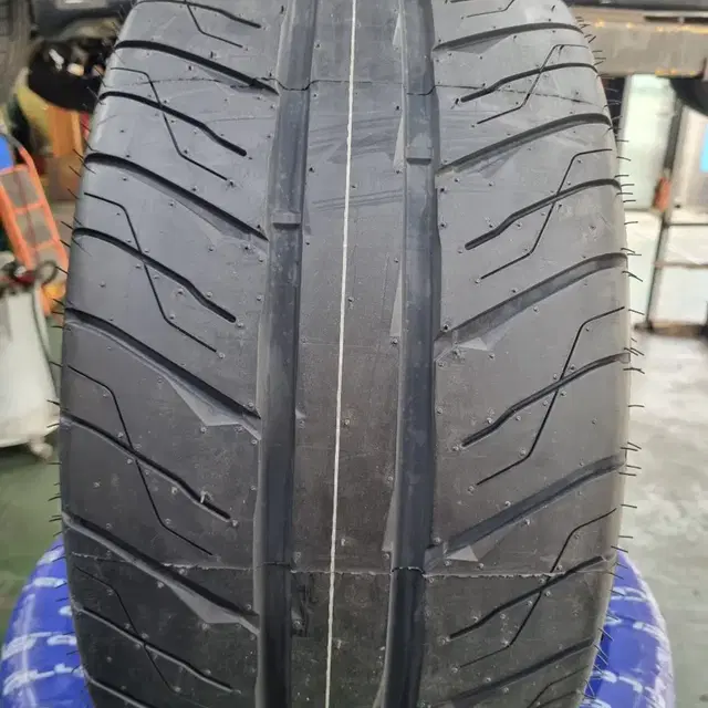 accelera 351sport GD 신제품 265/35R18 타이어입고