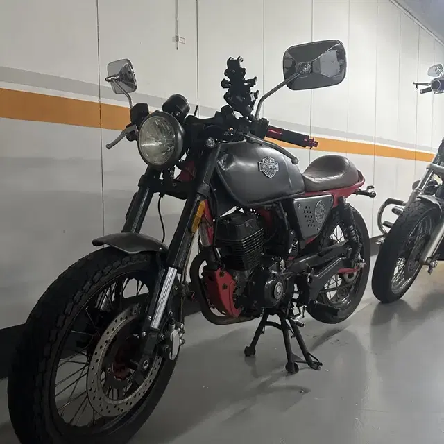 한웨이 블랙카페125cc 클래식바이크