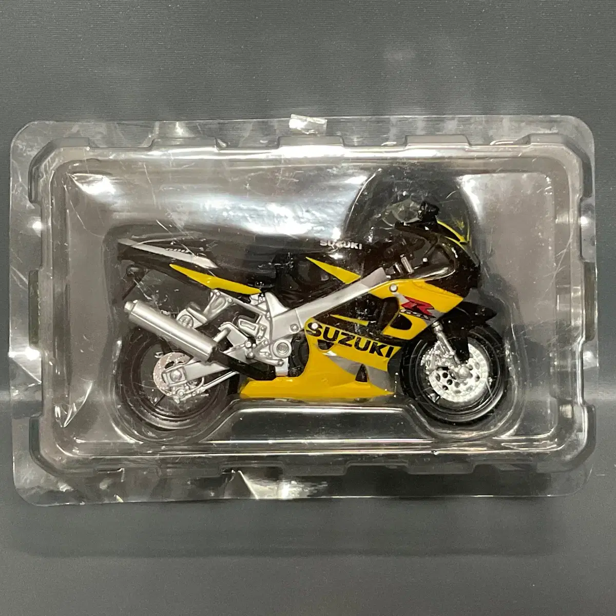 UnsealedGood Quality Bike Motorcycle Suzuki GXS R600 Miniature Figure