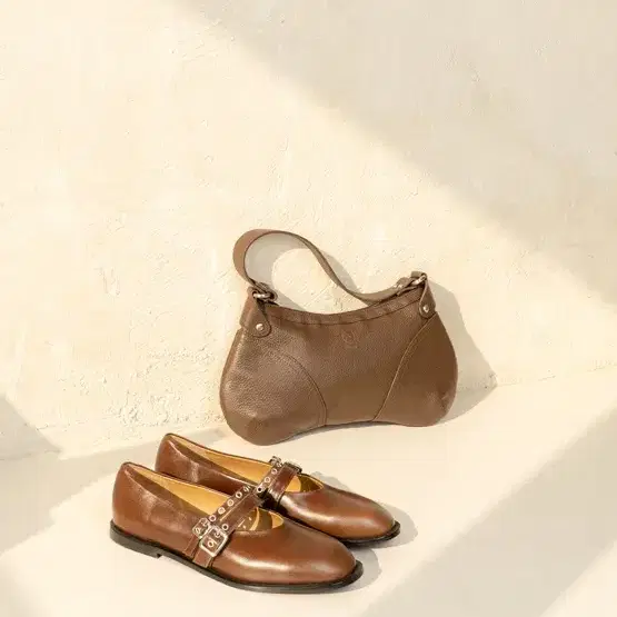 아우로 버클 로퍼 BUCKLE LOAFERS [ BROWN ]