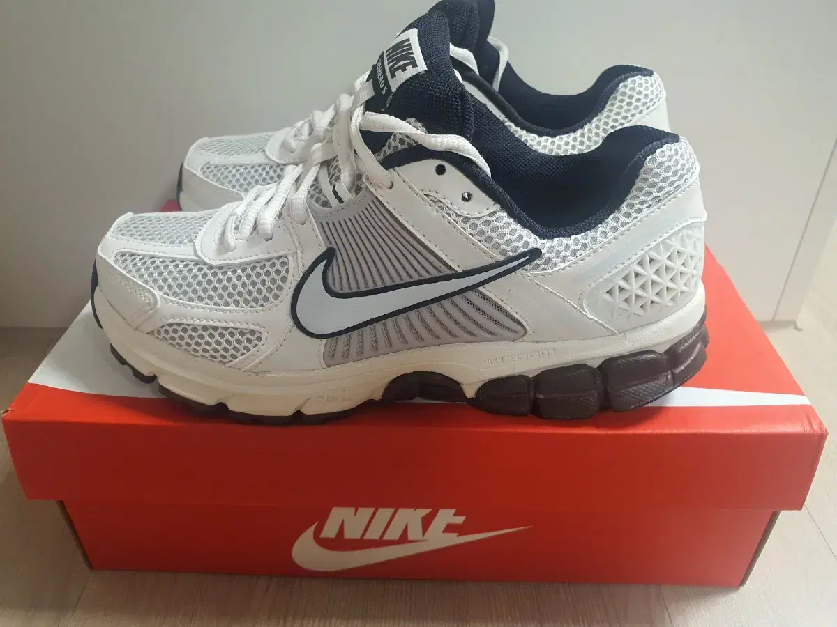 Nike Zoom Vomero White Brown 245