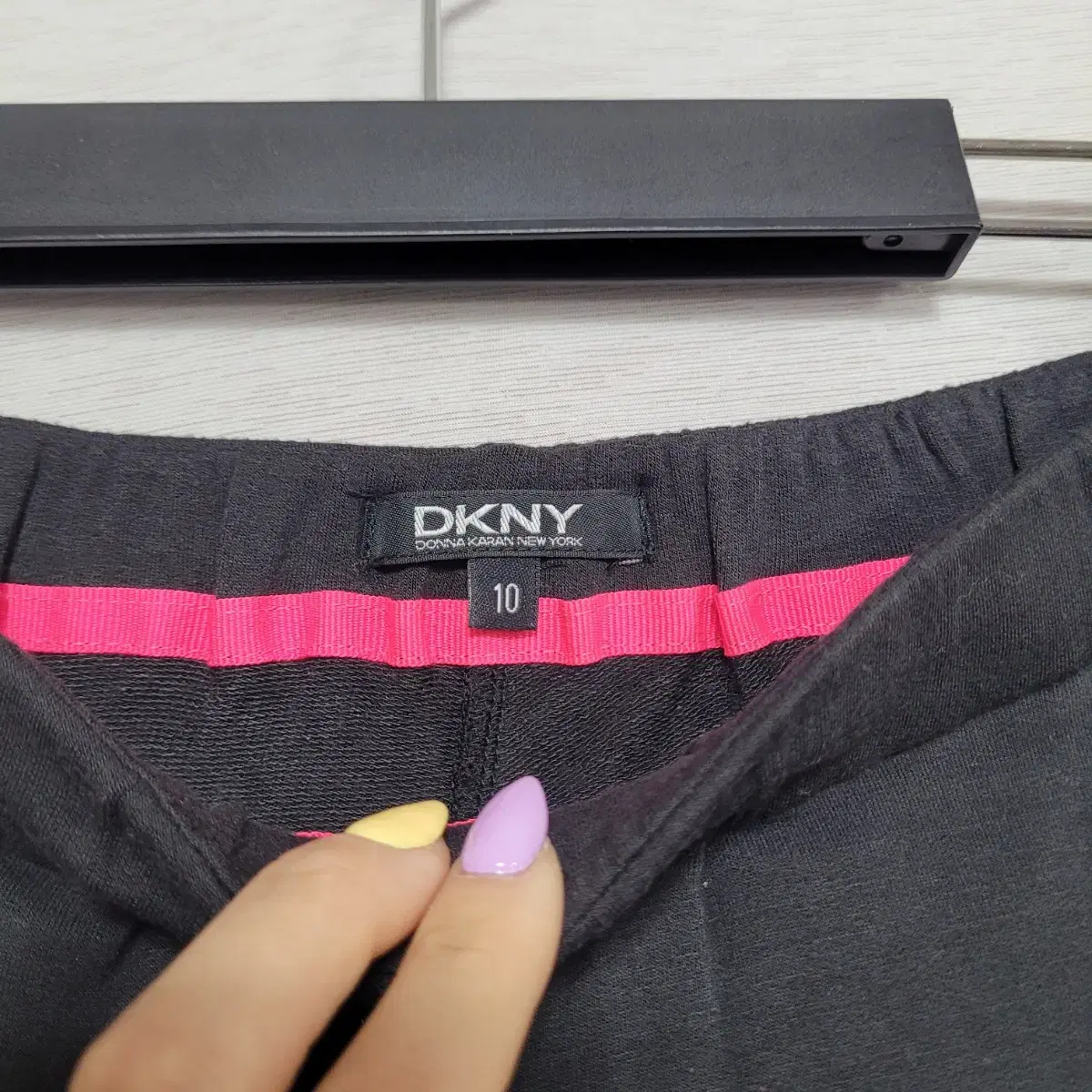 DKNY 블랙 트레이닝 조거팬츠 아동9-10세 ㅡ0628