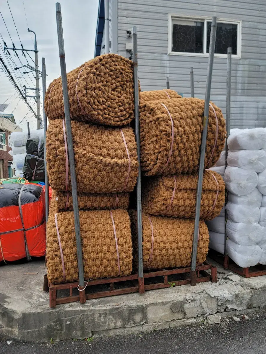 야자매트 부모님집에 깔아드려야겠어요^^ 시골 주차 입구 딱입니다